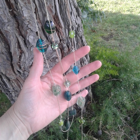 Hand-knotted Glass Bead Necklace - Picture 4 of 8